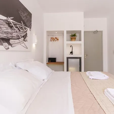 Sandy Hotel Perissa (Santorini)