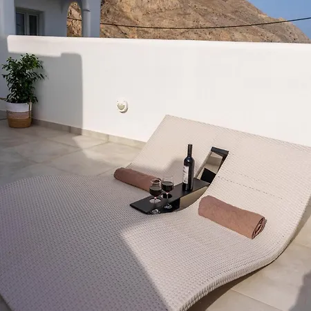 Sandy 3* Perissa (Santorini)